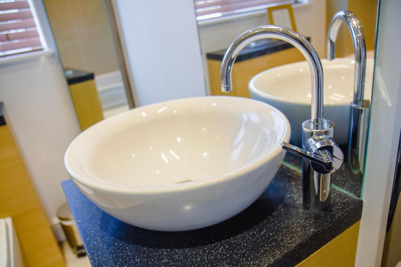 Vila Bright & Cosy - Jacuzzi - Log Burner - King Beds Tangmere Exteriér fotografie