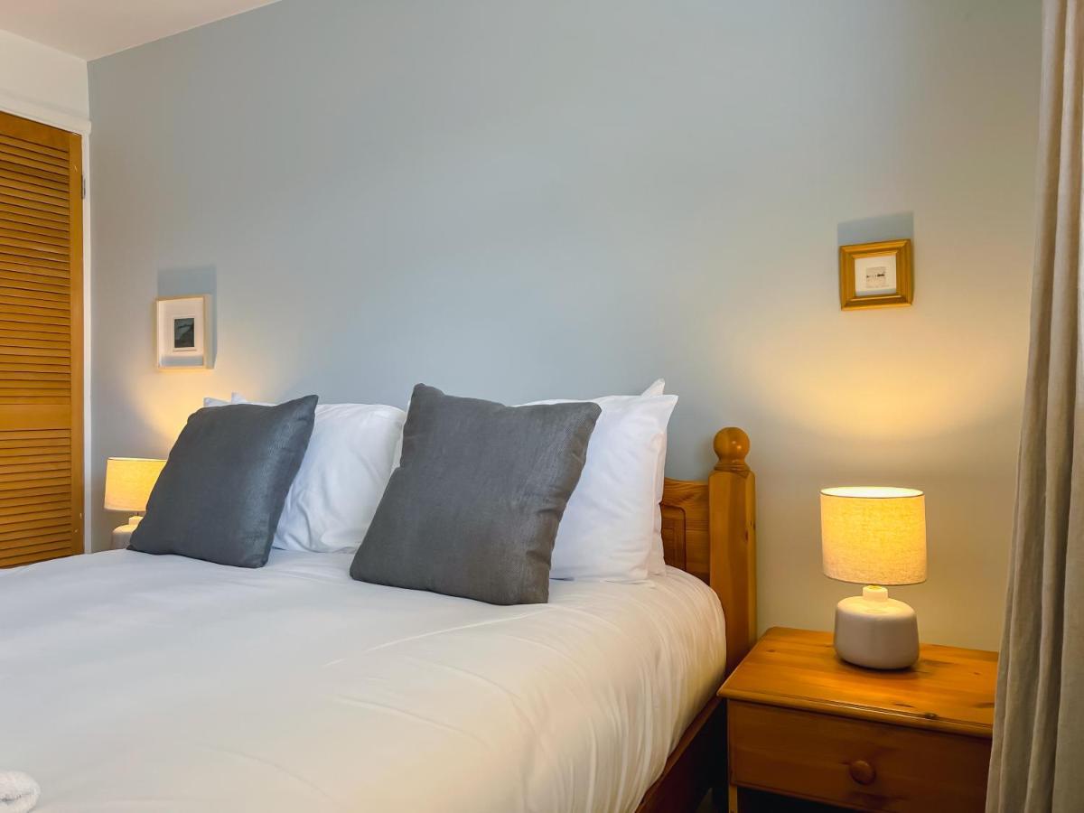 Vila Bright & Cosy - Jacuzzi - Log Burner - King Beds Tangmere Exteriér fotografie